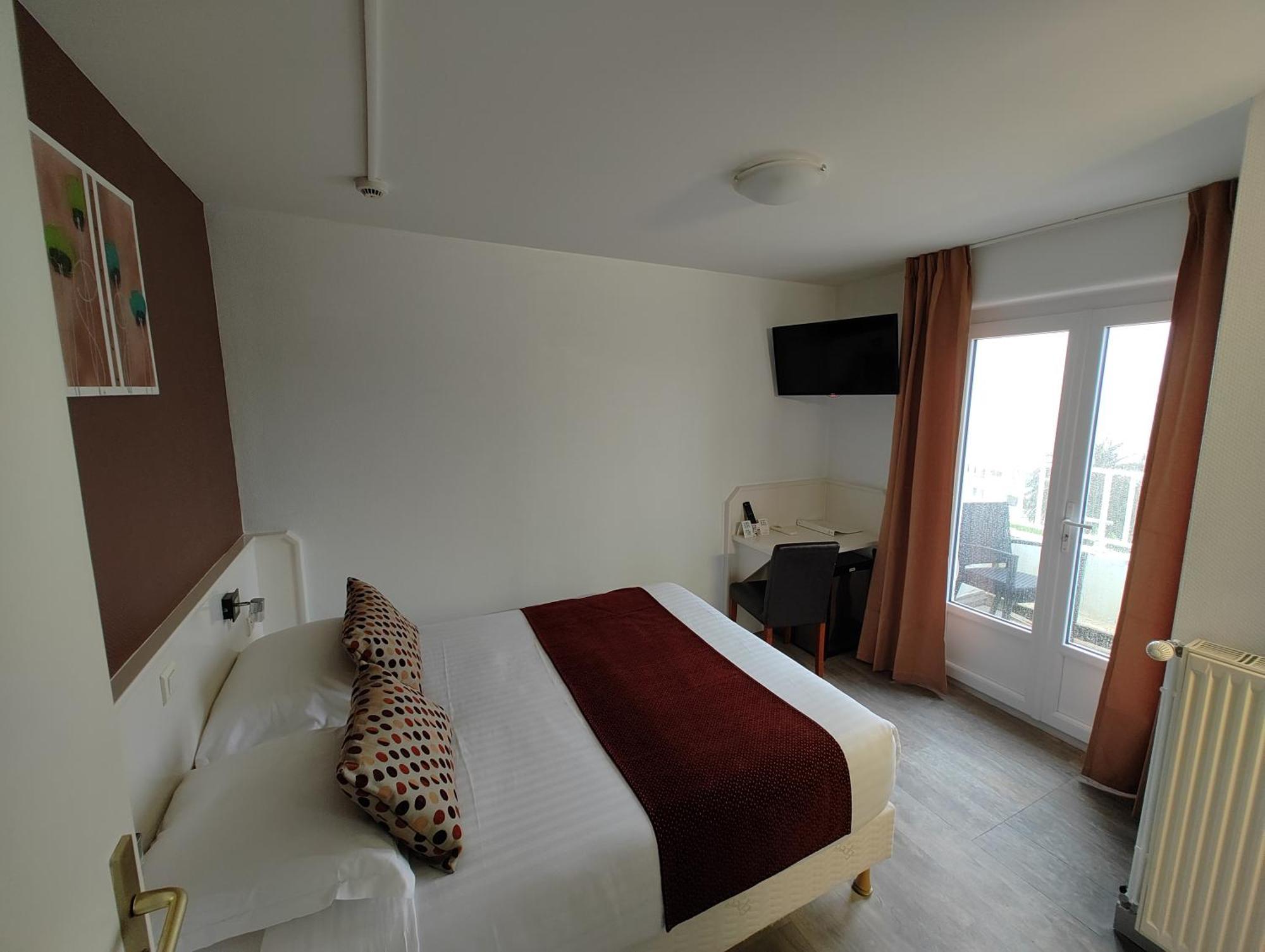 Logis Hotel Les Bleuets Royan Ngoại thất bức ảnh